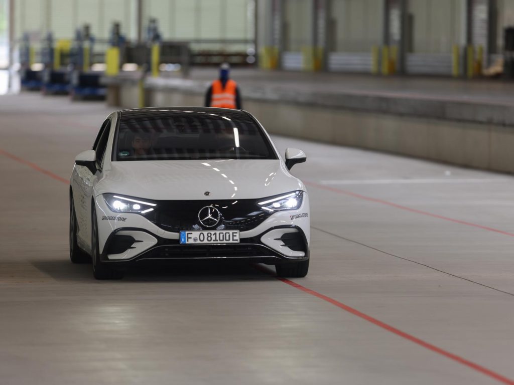 Mercedes bei Nacht