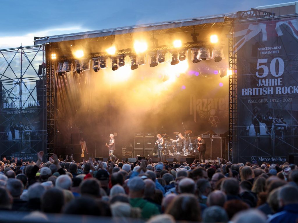 Open Air Konzert. Sicht auf Bühne